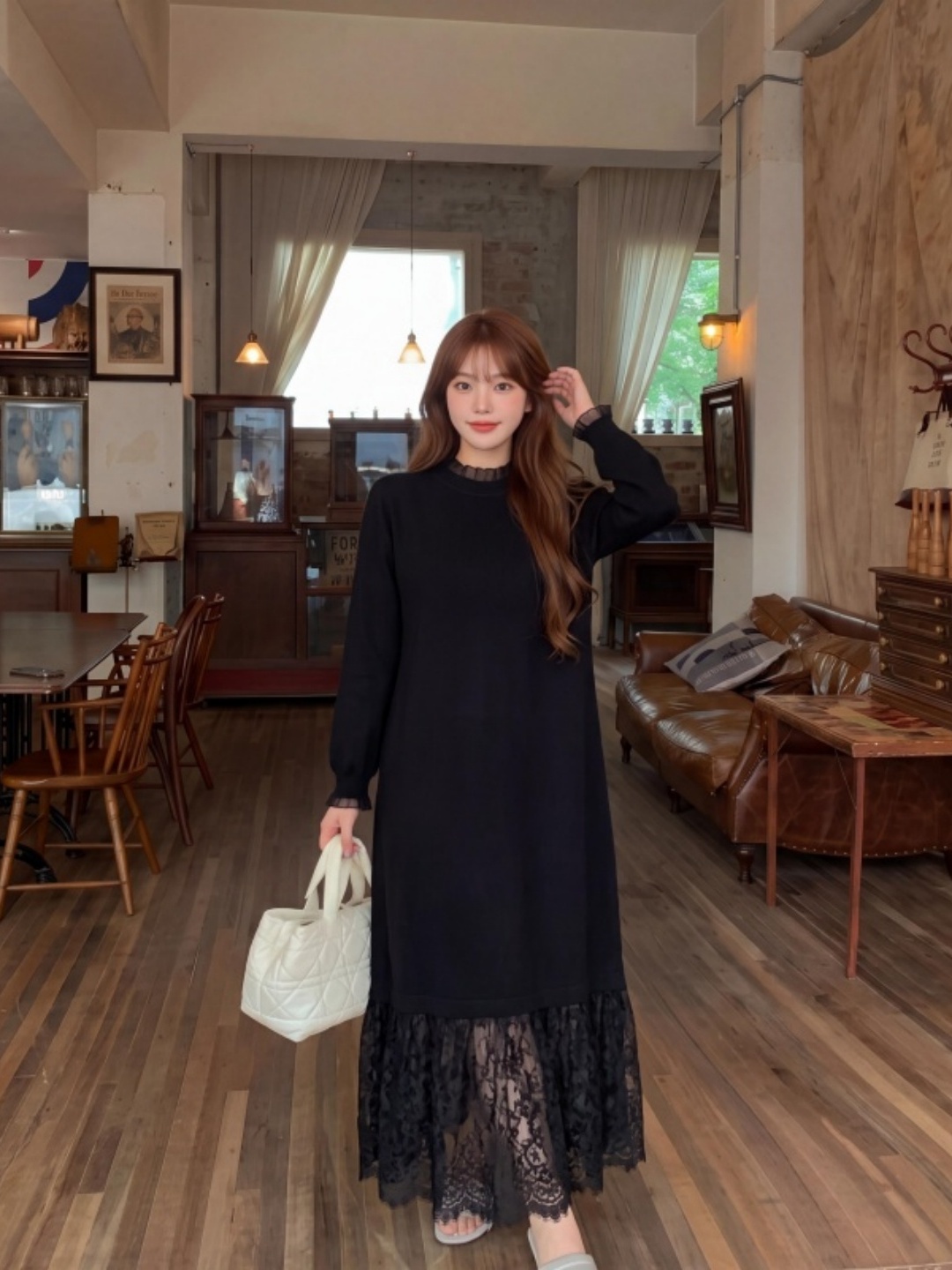 Women Fashion Over The Years - Abito in maglia con orlo in